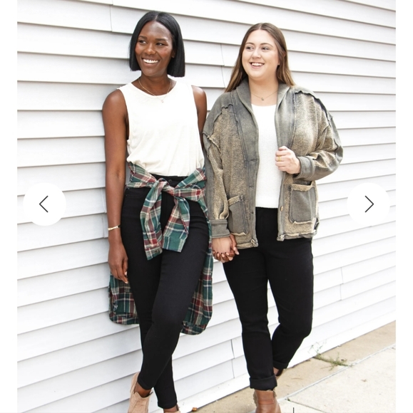 Judy Blue Mid-Rise Non Distressed Black Skinny Jeans - Picture 2 of 13